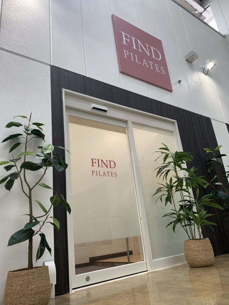 FIND PILATESの店舗入口